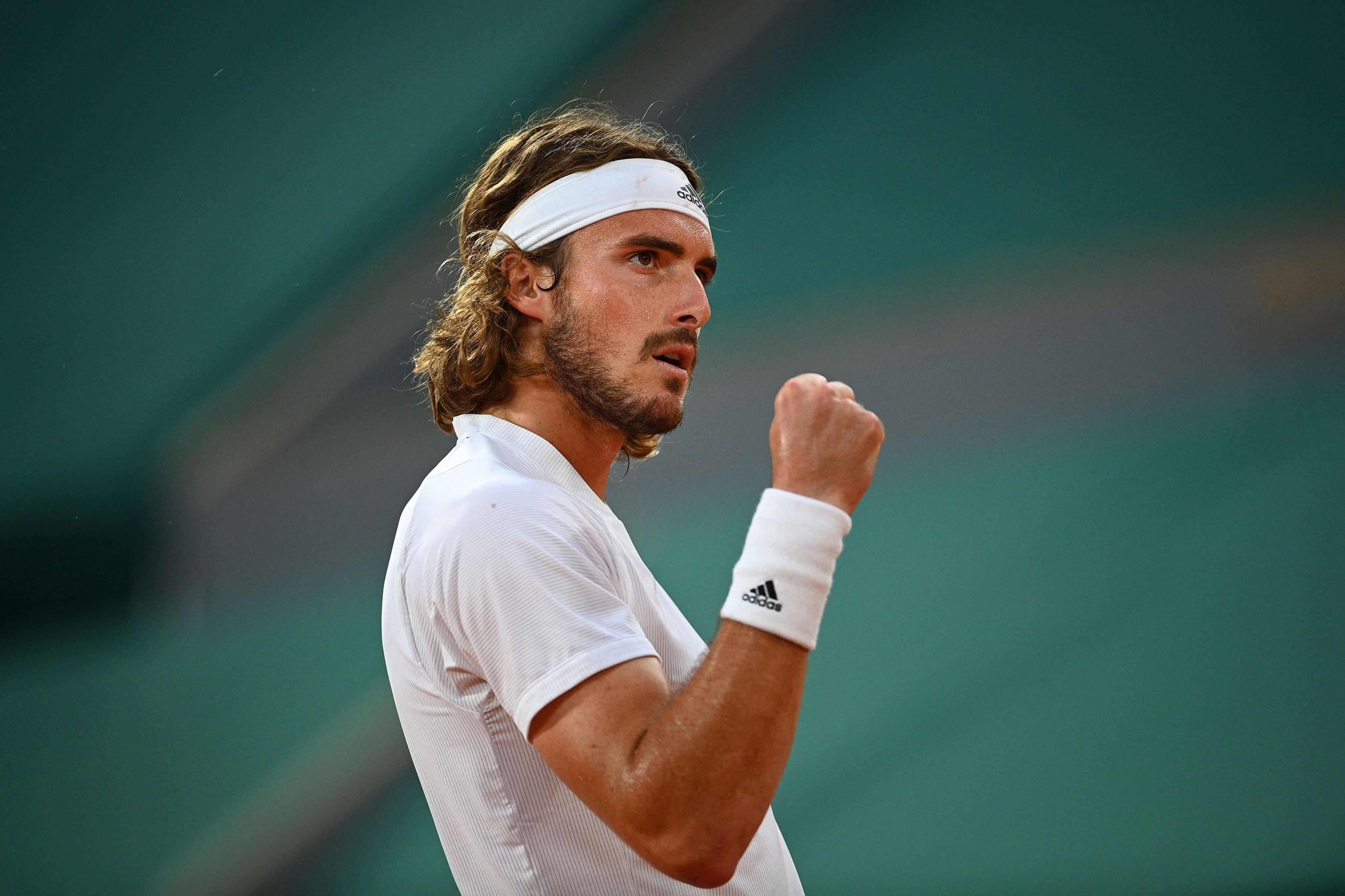 包含西班牙网球队绝地反击英国网球队，西西帕斯送出助攻的词条