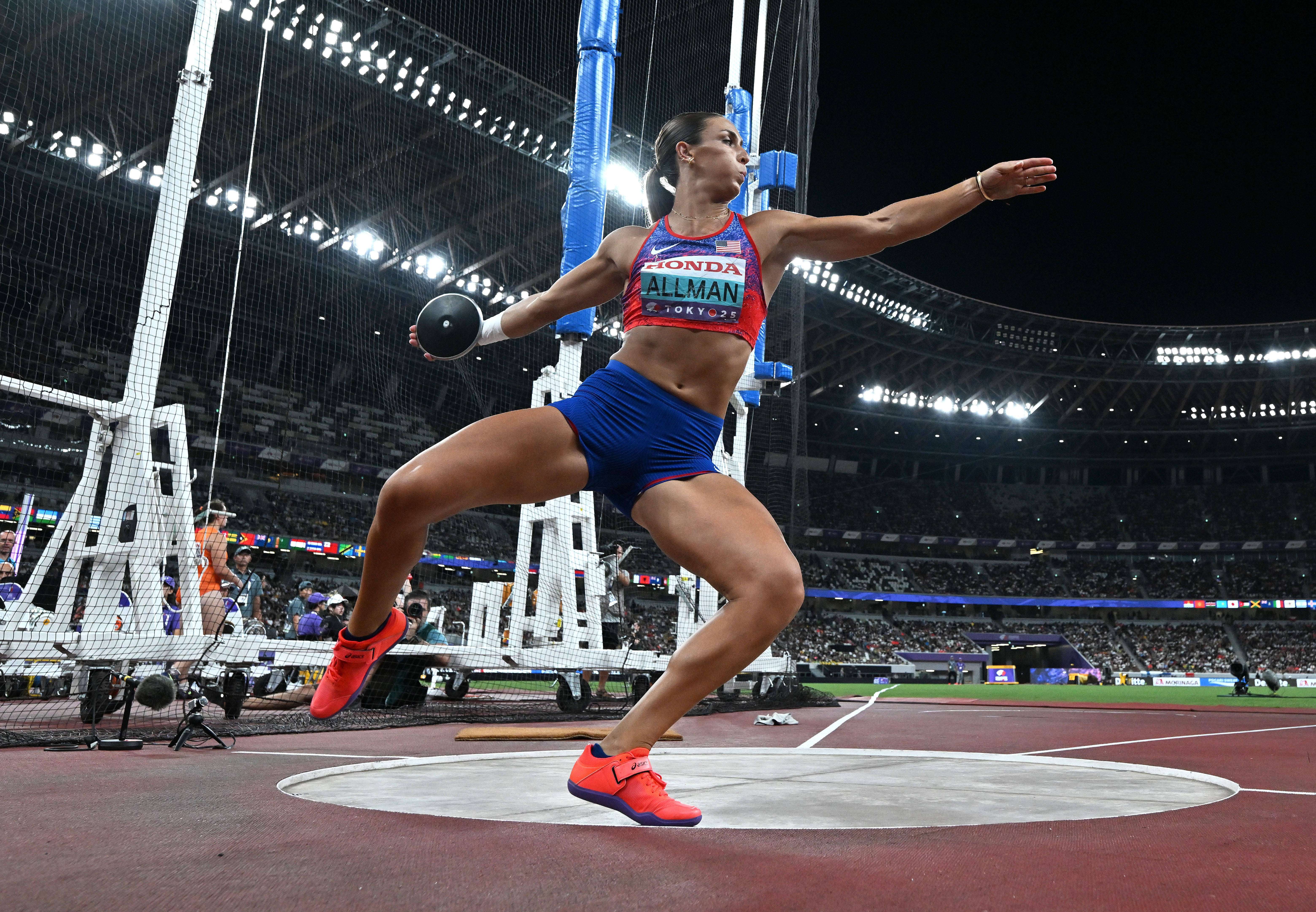 美国田径选手一飞冲天，多项比赛夺冠的简单介绍