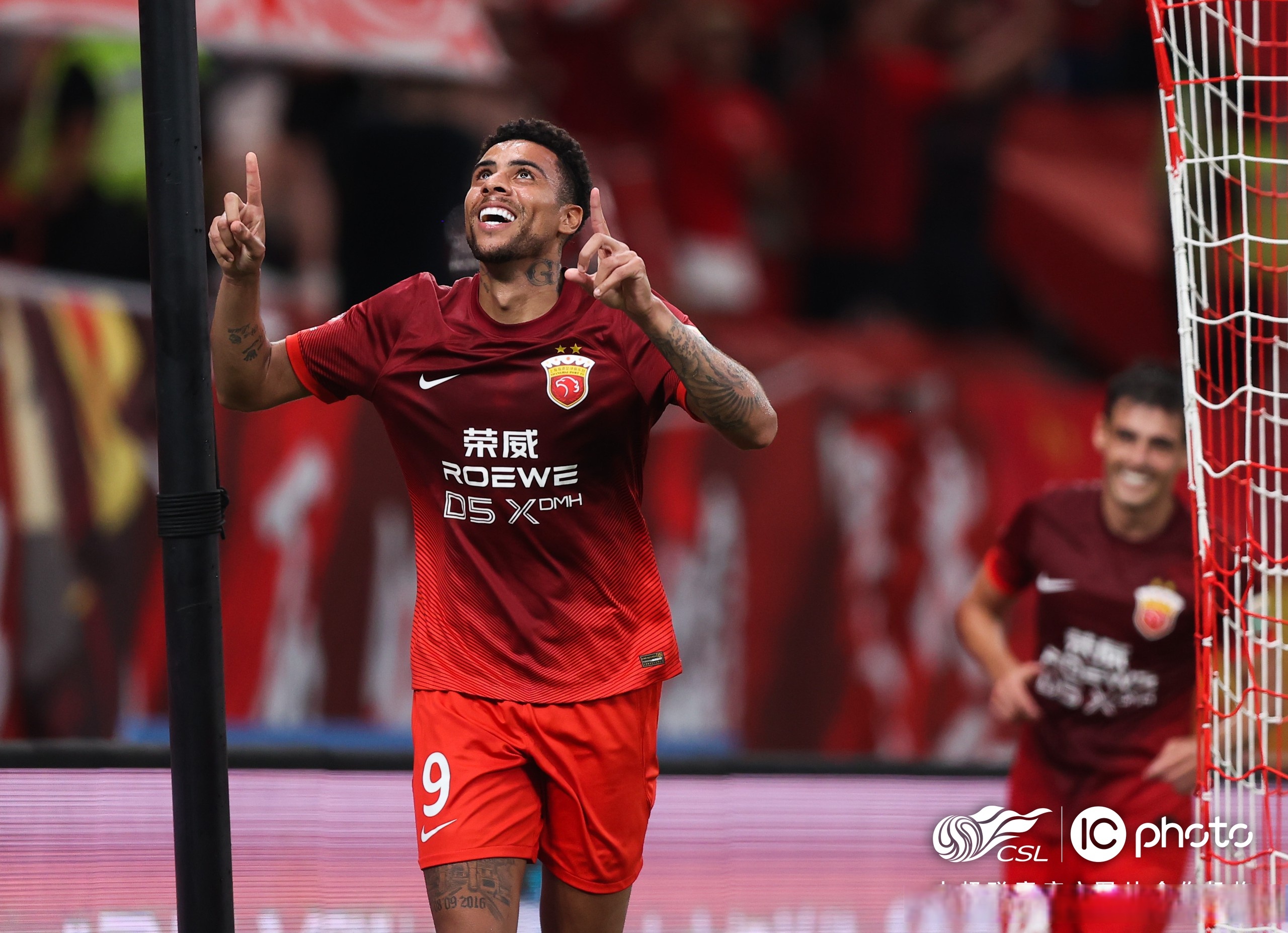 阿贾克斯主场大胜，小组出线机会大增的简单介绍