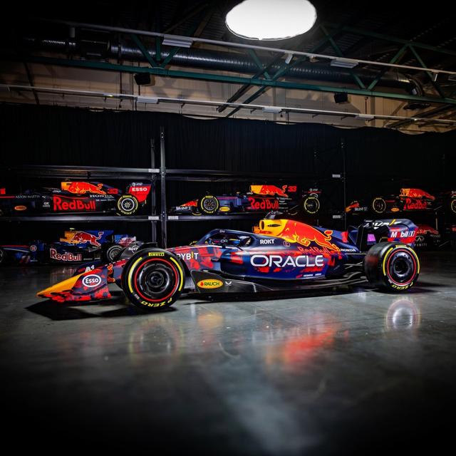 红牛车队力克哈斯车队，汉密尔顿刷新纪录的简单介绍