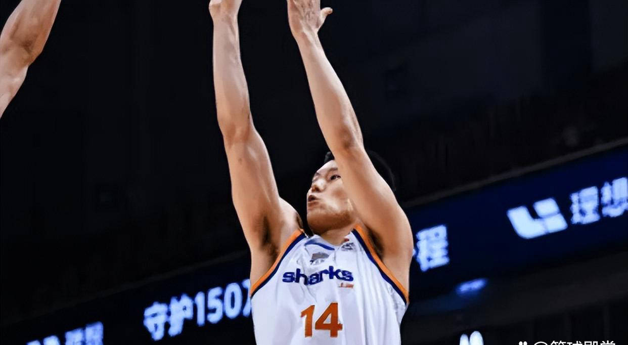 九游娱乐网页-上海队轻取青岛队，王哲林统治全场