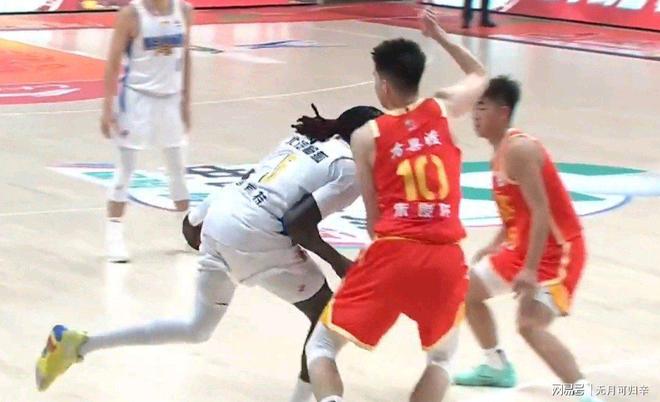 76人力克北京队,胡金秋统治全场的简单介绍 76人力克北京队,胡金秋统治全场的简单介绍