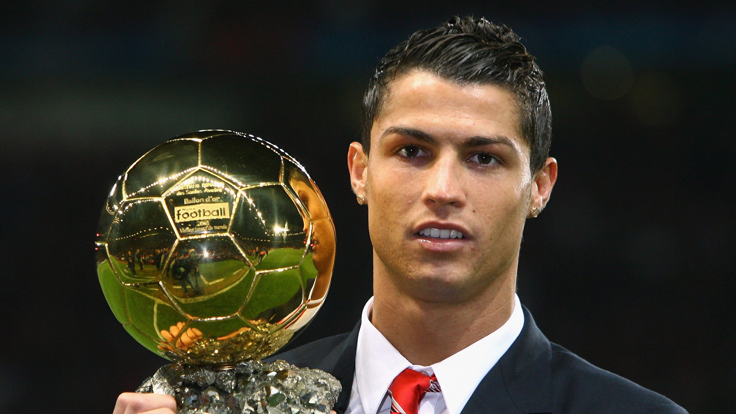 双城记，英超争冠焦点战与尼克斯鏖战雄鹿的宿命交响