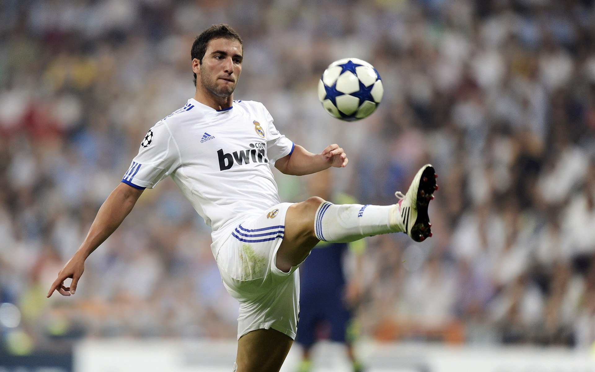 北欧神话再临,挪威铁骑破勒沃库森不败金身,卢卡库一剑封喉定江山