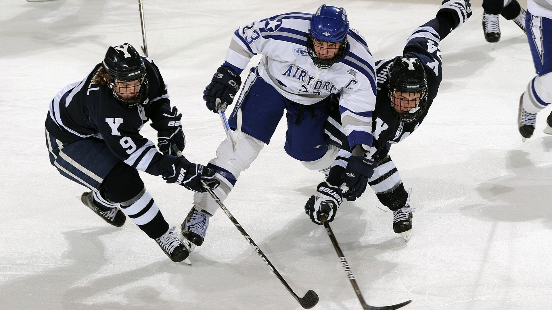 东决关键战之夜，本泽马防守端锁死对手，绿茵场上的跨界启示